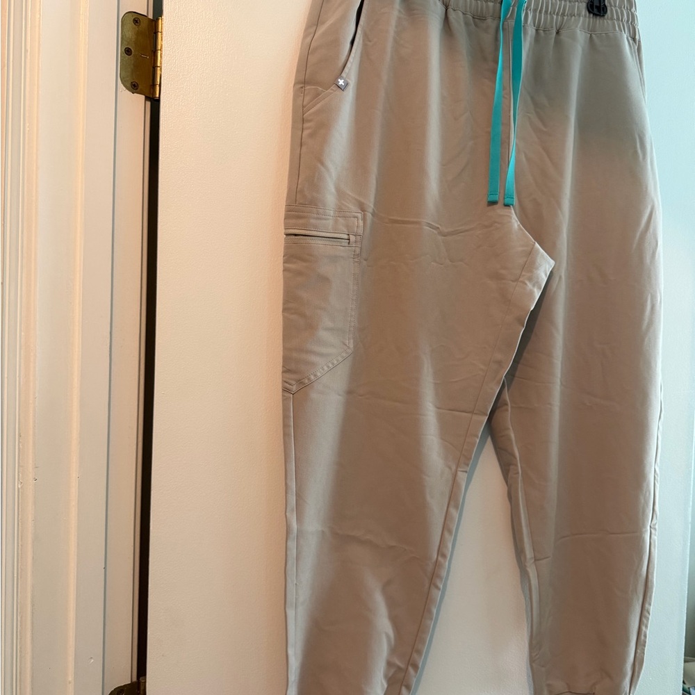 Like New FIGS Zamora Joggers in Boulder